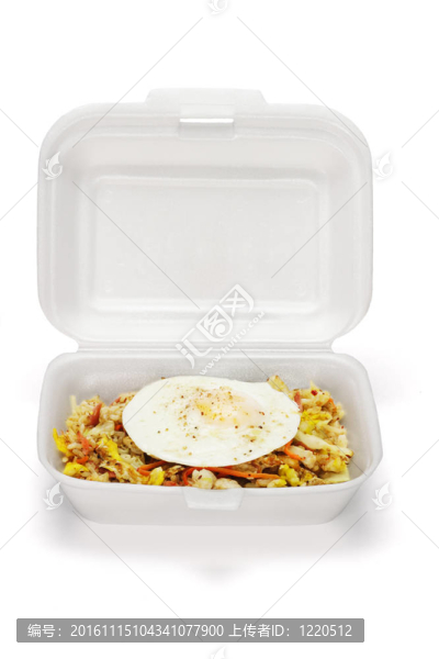 炒米飯和雞蛋在塑料盒