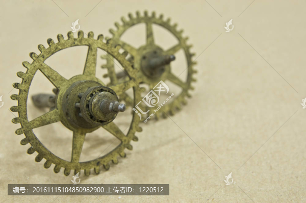 兩個小青銅齒輪