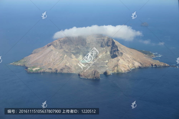 新西蘭海岸外火山島白色島嶼鳥瞰圖