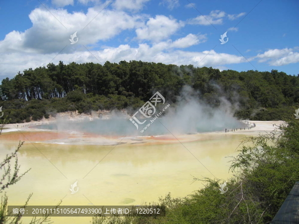 香檳池；在熱火山老坑溫泉地?zé)峁珗@附近的羅托魯阿；新西蘭