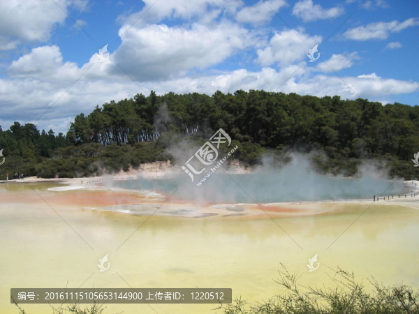 香檳池；在熱火山老坑溫泉地熱公園附近的羅托魯阿；新西蘭