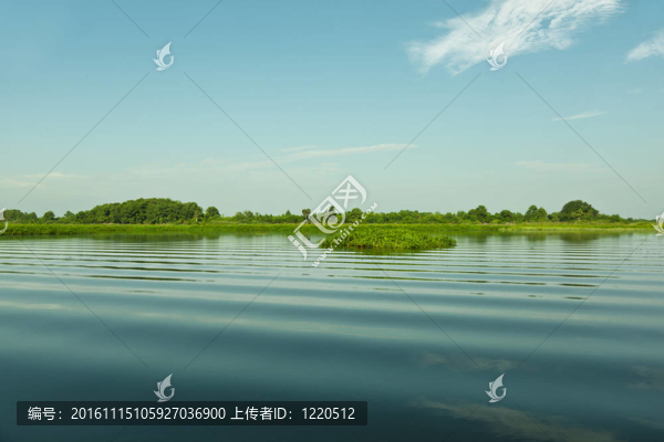 平靜的早晨在湖上