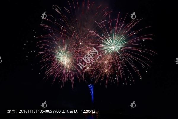 五彩繽紛的煙花
