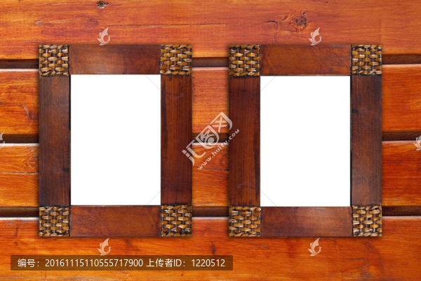 兩個(gè)空白木框架