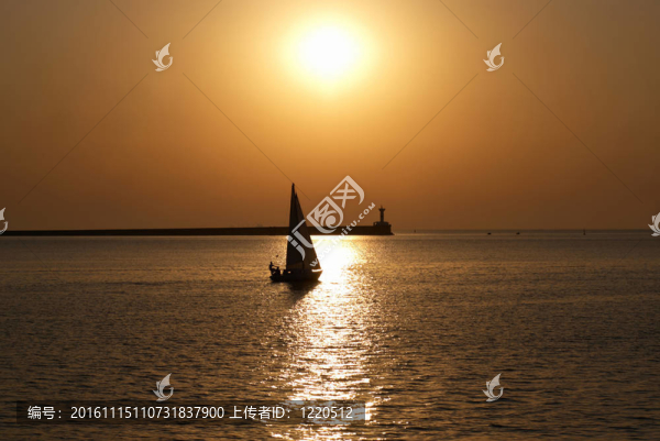 迎著夕陽的風帆