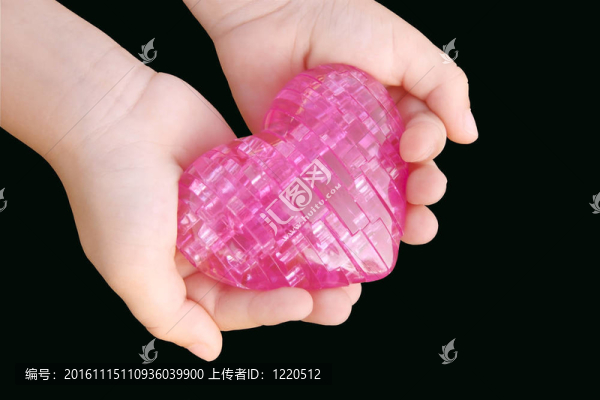心在兒童手中B