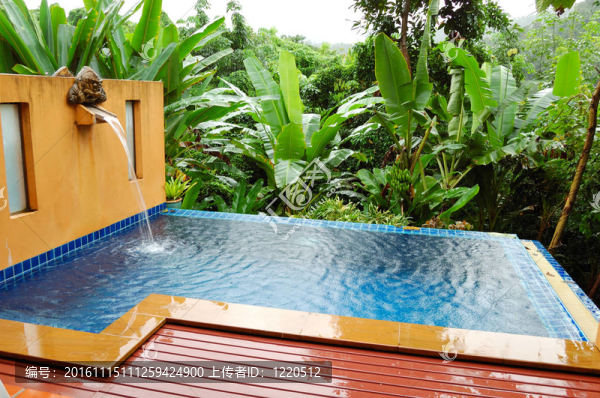 戶(hù)外按摩浴缸的豪華別墅；Koh,Chang；泰國(guó)