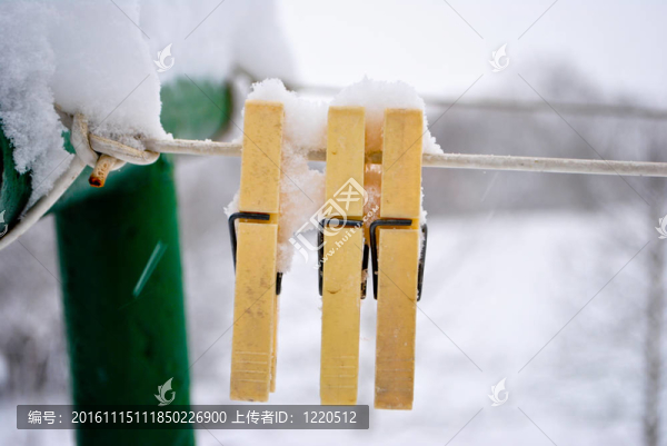 雪中的釘子