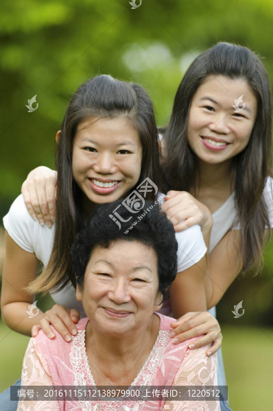 高級(jí)夫人和她的女兒們