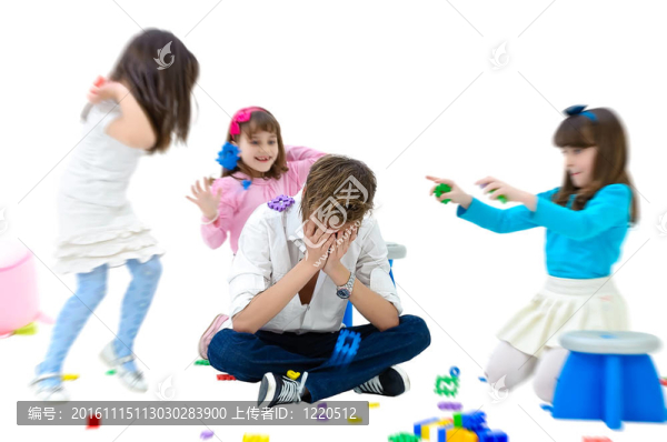父親與孩子玩耍