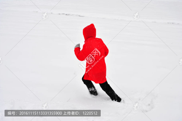 雪中的女孩