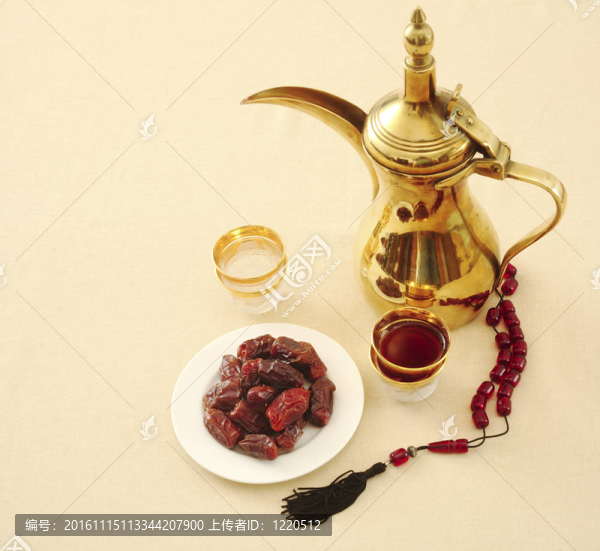 咖啡；日期和祈禱珠