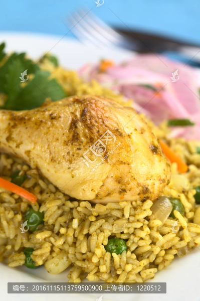 秘魯菜叫Arroz,con,Pollo（Rice雞）；這是由大米；雞肉；豌豆；玉米；Aji（辣椒）；
