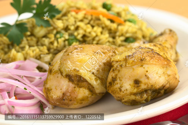 秘魯菜叫Arroz,con,Pollo（Rice雞）；這是由大米；豌豆；玉米；Aji（辣椒）；香菜配