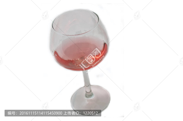 White在上分離的一杯紅葡萄酒