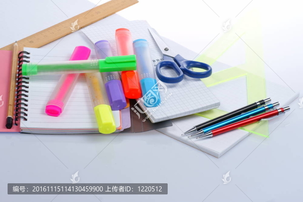 重返學(xué)校；特寫；學(xué)校用品