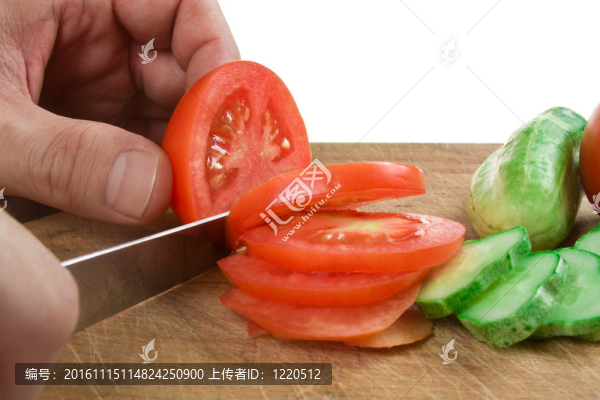 切碎西紅柿和黃瓜