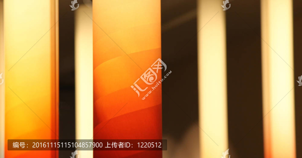 橘黃色的燈光