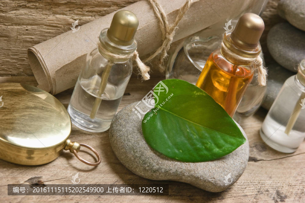 在芬芳的香水精油瓶實驗室