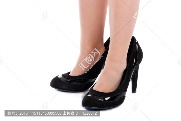 穿高跟鞋的小女孩