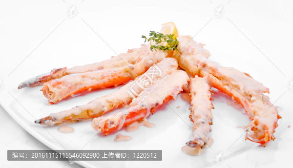 奶油醬和檸檬的螃蟹
