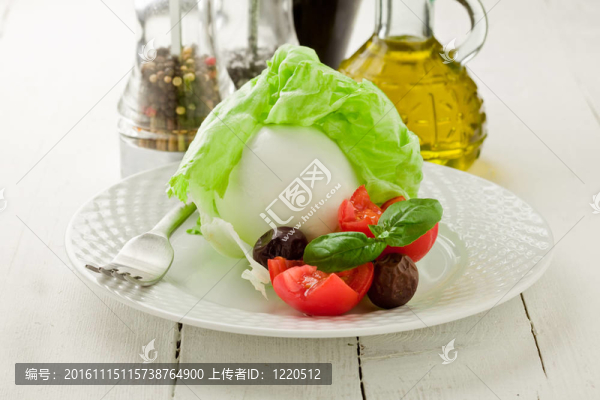 水牛芝士包裹的生菜