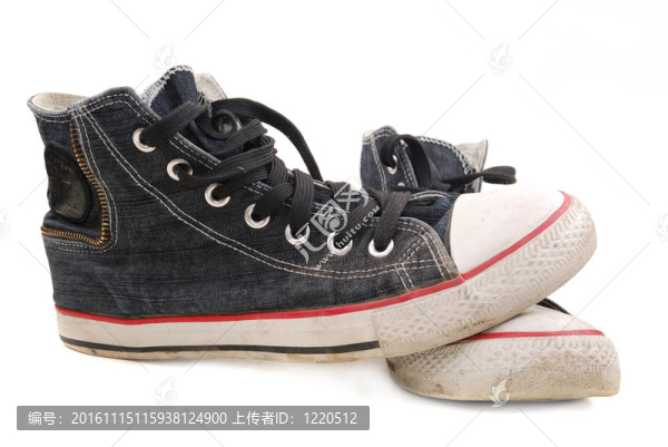 舊的運(yùn)動(dòng)鞋-匯圖網(wǎng) www.fosd68.com 舊的運(yùn)動(dòng)鞋