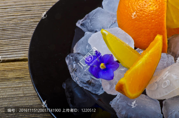 柑橘水果和冰