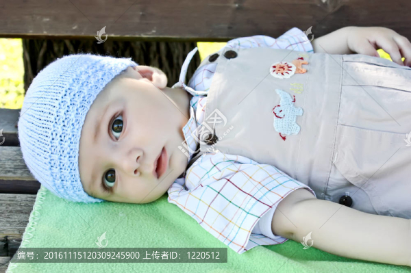 小男孩