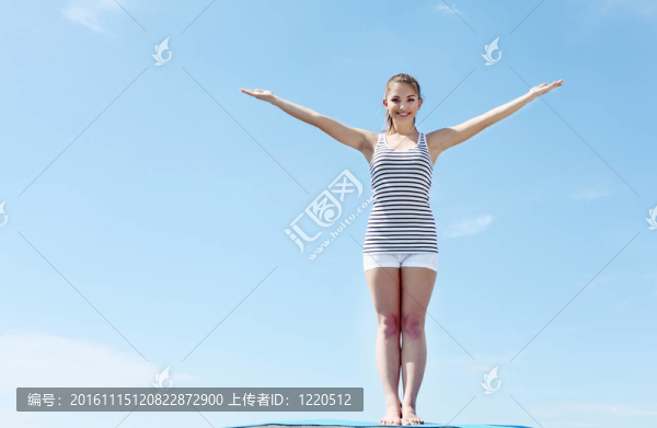 一個年輕女子做運動的畫像