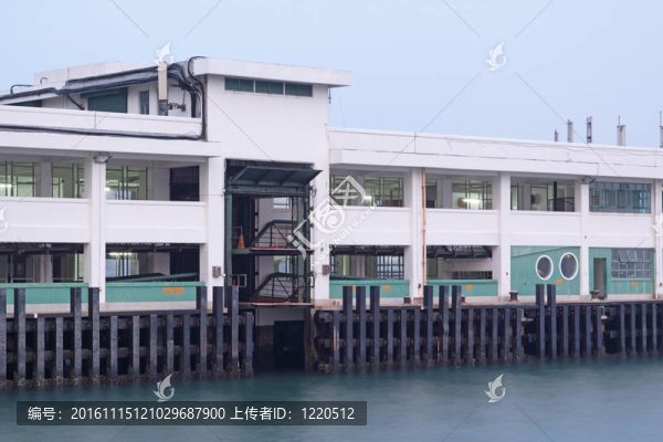 碼頭到遙遠(yuǎn)的香港島