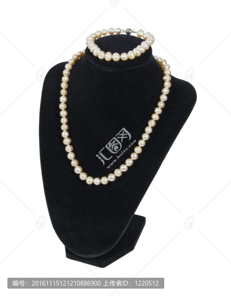天鵝絨頸上的珍珠