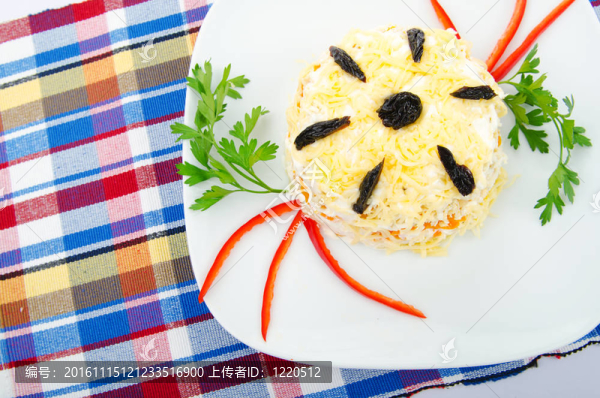 盤子里的美味沙拉