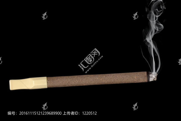 黑色點(diǎn)燃的雪茄-匯圖網(wǎng) www.fosd68.com 黑色點(diǎn)燃的雪茄