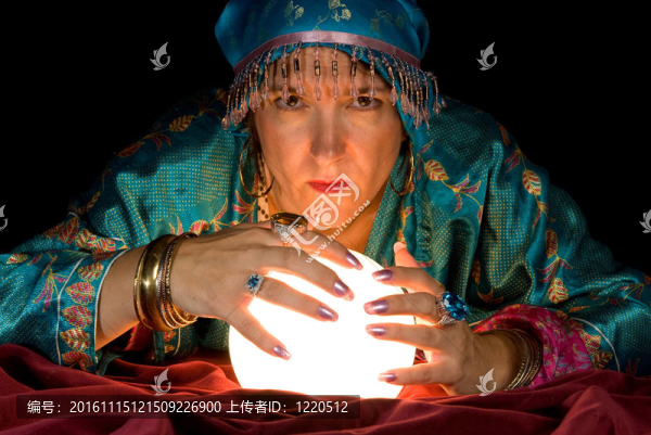 算命先生和Crystal,Ball