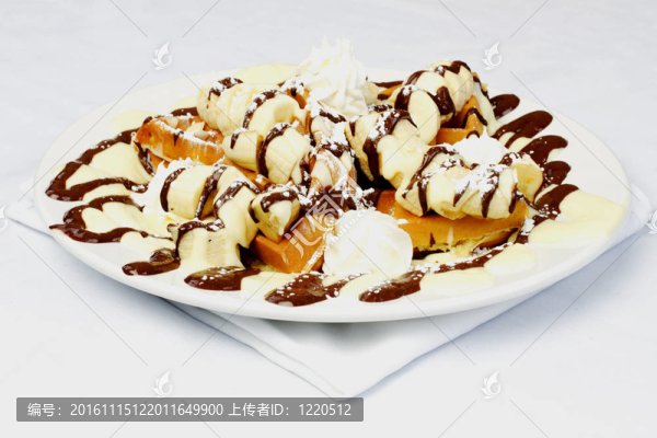 華夫餅淋上香蕉和巧克力