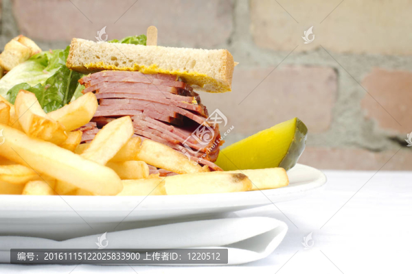 煙熏肉三明治與南聯(lián)盟和凱撒