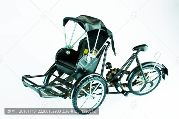 becak；人力三輪車孤立在白色背景；