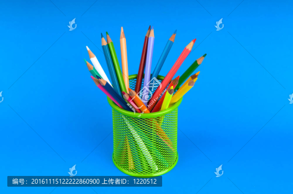 回到學(xué)校概念與彩色鉛筆