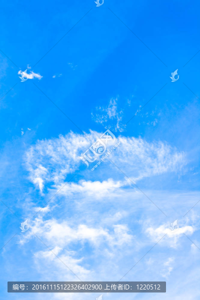 藍(lán)色的天空。