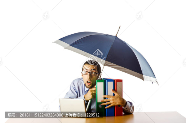 商人手里拿著雨傘在辦公室