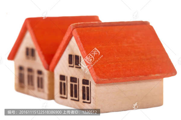兩個木制玩具屋