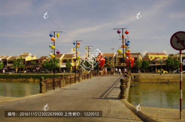 苯教河上的橋