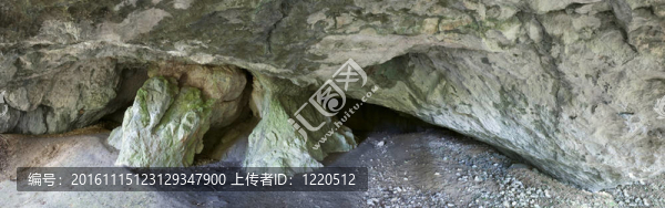 巖石山的洞穴