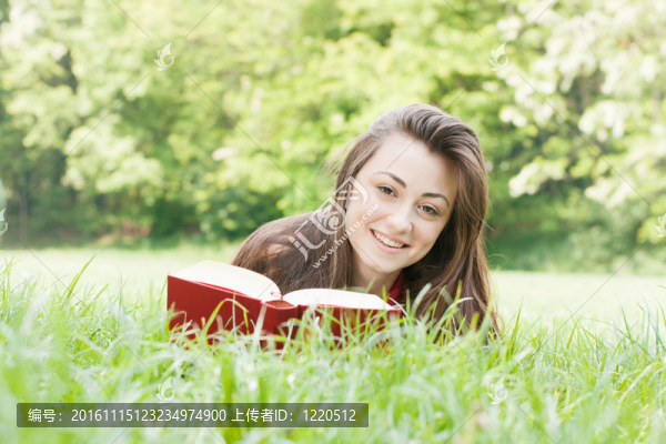 快樂學(xué)生戶外輕松