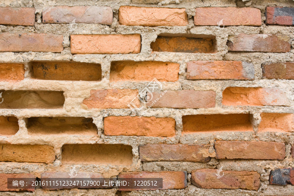 破碎的磚墻
