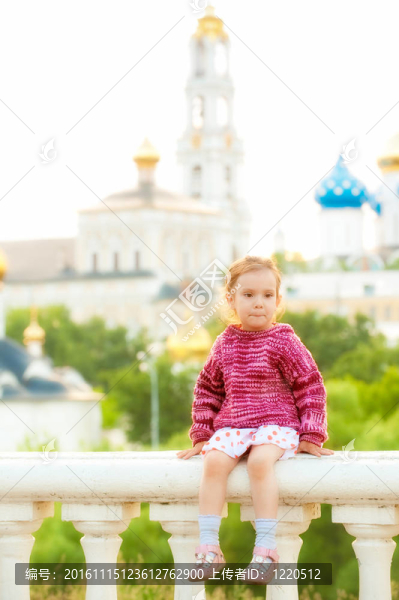 公園里的小女孩
