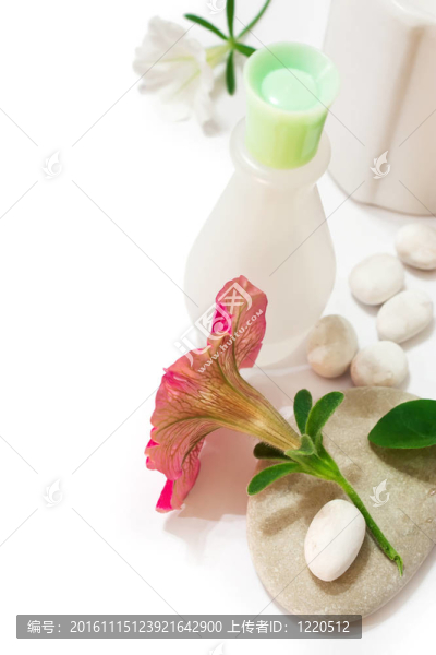 鮮花和一瓶