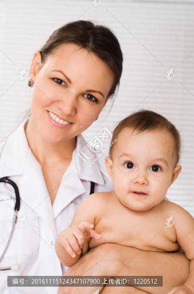 美麗的醫(yī)生和嬰兒