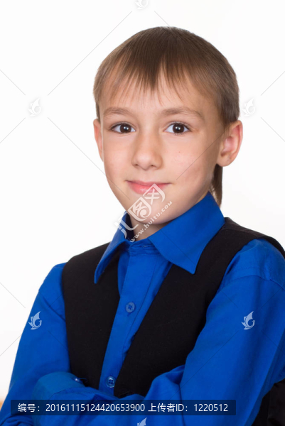 穿藍襯衫的好男孩